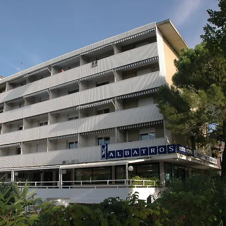 Albatros Apartmanhotel 3*