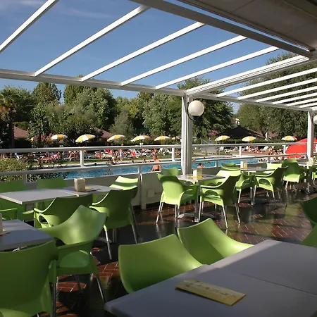 Albatros Hotel apartamentowy 3*